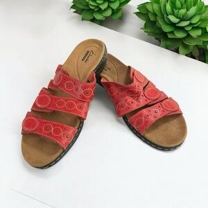 CLARKS LEISA CACTI Q Red LEATHER SLIP ONS OPEN TOE SANDALS SHOES WOMENS SZ 9M